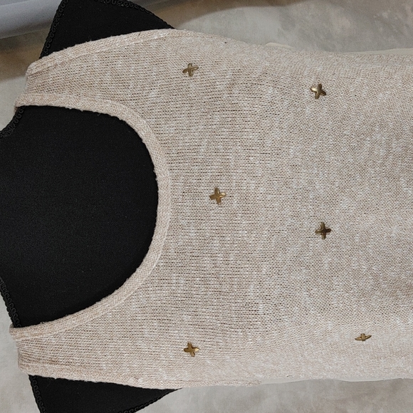 ๐3/ $33๐ Flirty Cream Tank Top - Picture 2 of 6